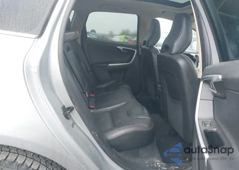 2012 Volvo Xc60 T6 R-Design Platinum z USA, uszkodzony, nr VIN YV4902DZ7C2241796